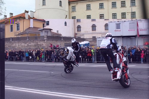 Moto sezonas atklasana 2015 stuntfighters.jpg