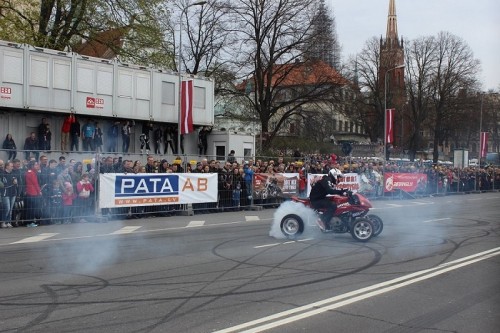 Moto sezonas atklasana 2015 stuntfighters 2.jpg